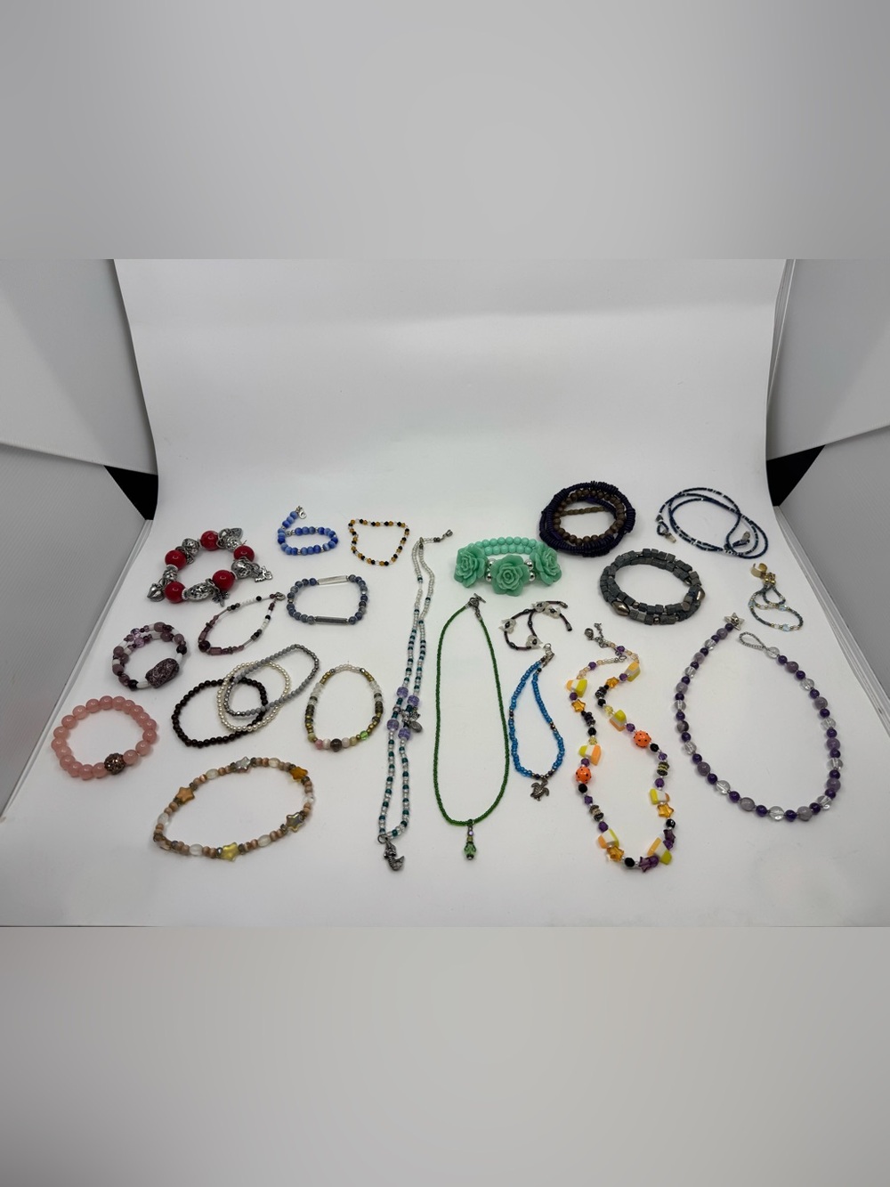 Lot of Beaded Bracelets/Necklaces, Etc. 25 pcs